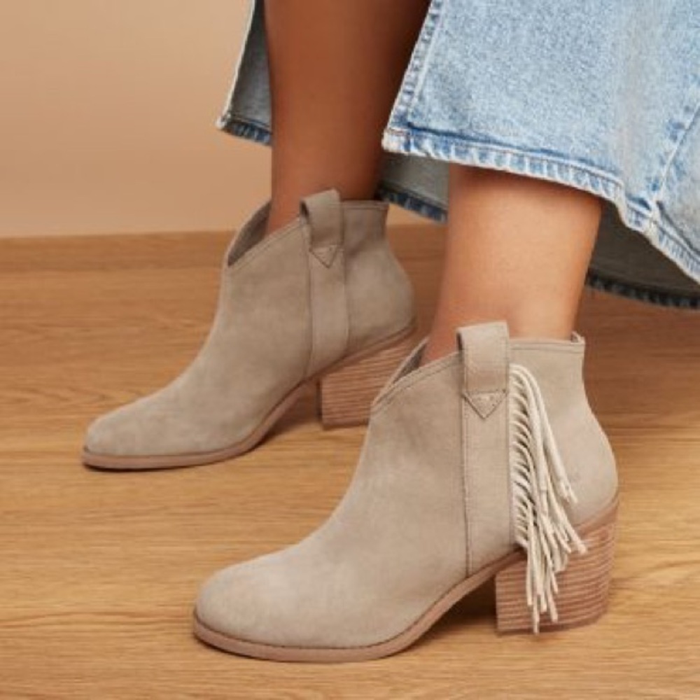Toms Chelsea Dune Taupe Gray Suede Fringe Block Heel Ankle Boot Booties 12 NWT